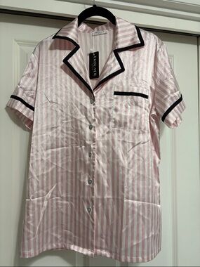 Ekouaer brand satin pajama top in a pink and white striped design & black trim.